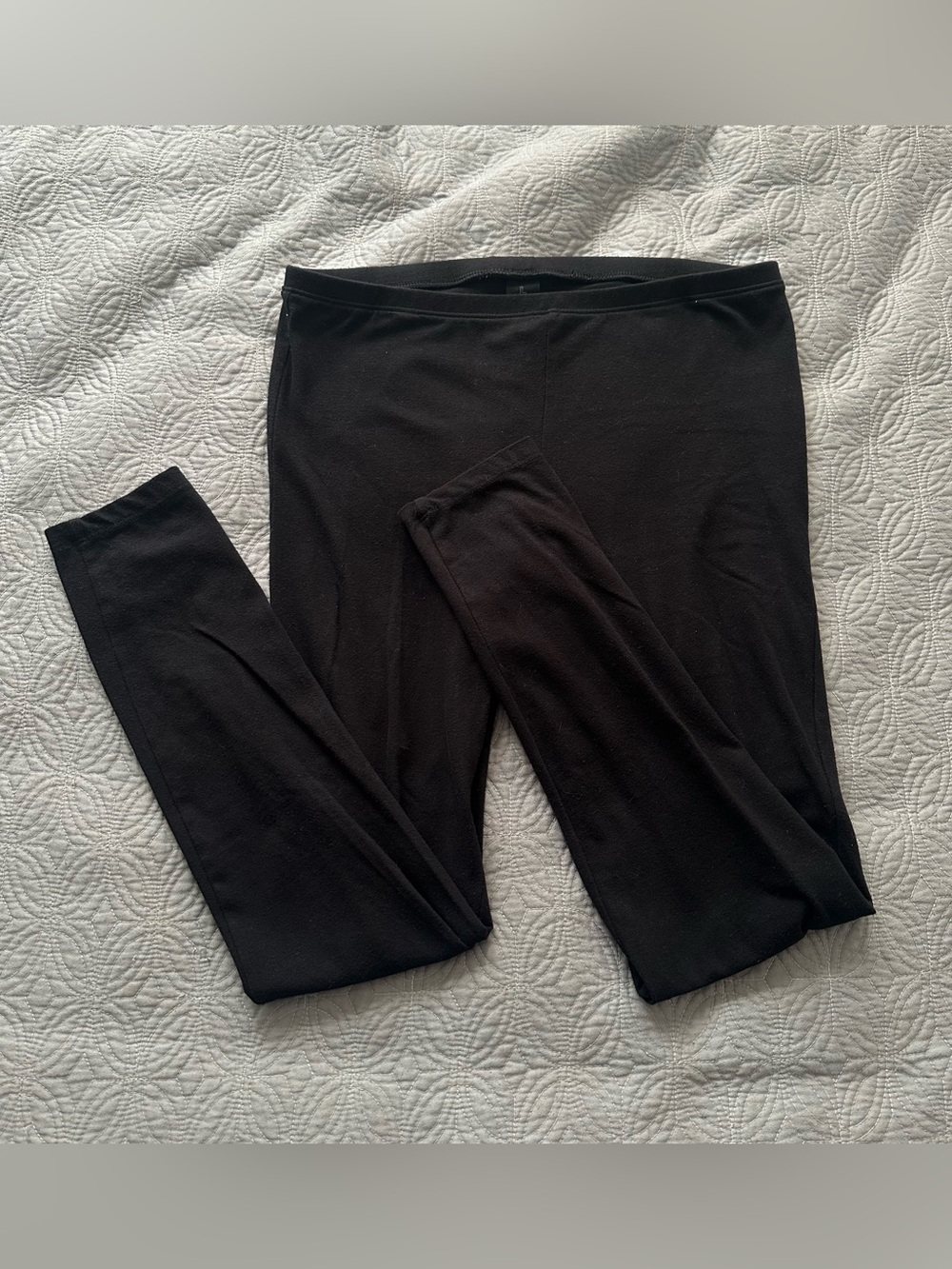 Bundle of 2 Pair HUE Black and Brown Women's Stretch Leggings - Picture 2 of 7